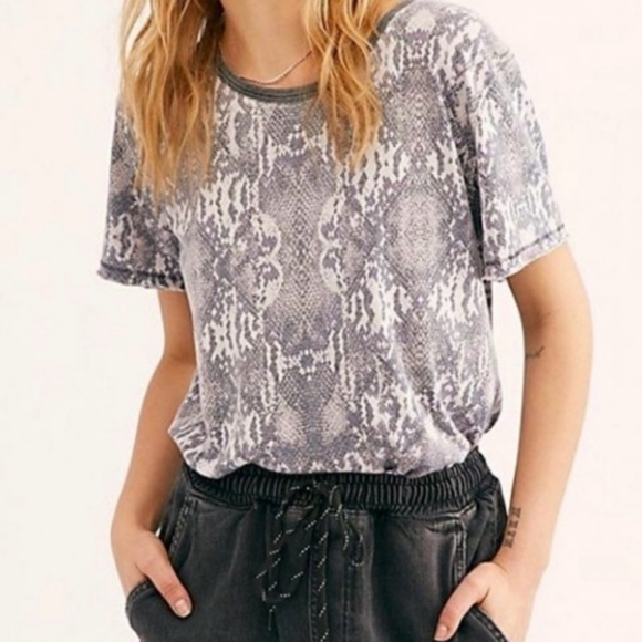 Free People python print t-shirt - Picture 5 of 11